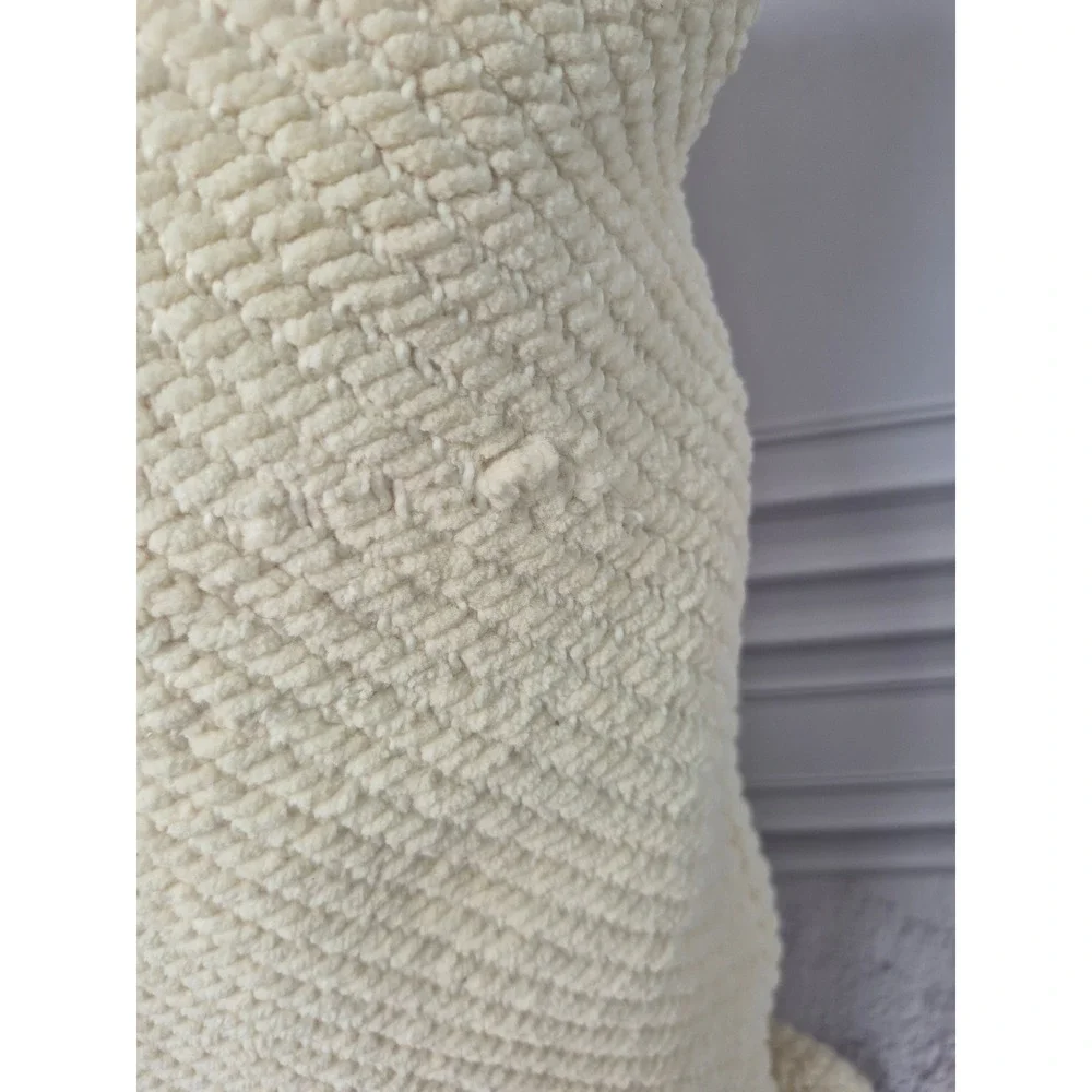 Pottery Barn Textured Coton 20x20 Throw Pillows Set of 2 Cream Woven Down Insert